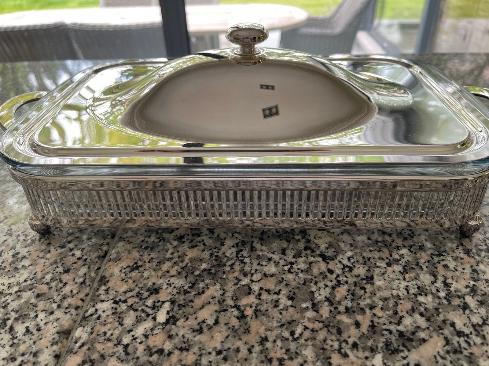 Plat de cuisson dans un récipient en argent avec couvercle, Enlèvement, Argent