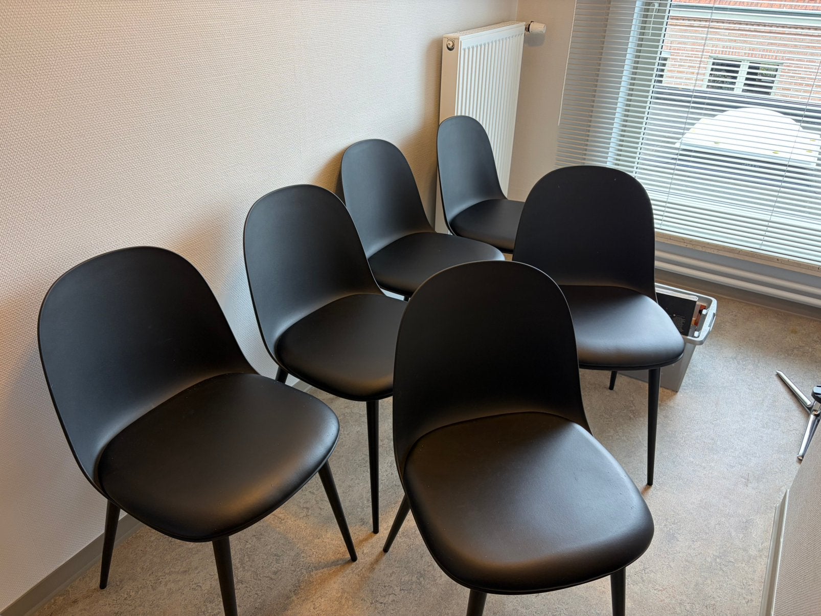 6 stoelen, Ophalen