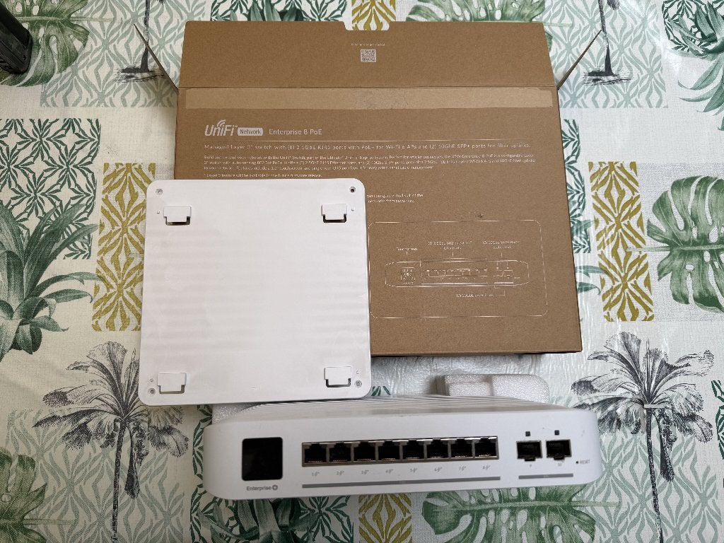 Switch Unifi Enterprise 8 POE, Enlèvement, Utilisé