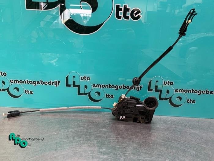 Serrure portière mécanique 4portes arrière droite d'un Vo, Volkswagen, -, 3 mois de garantie, Utilisé