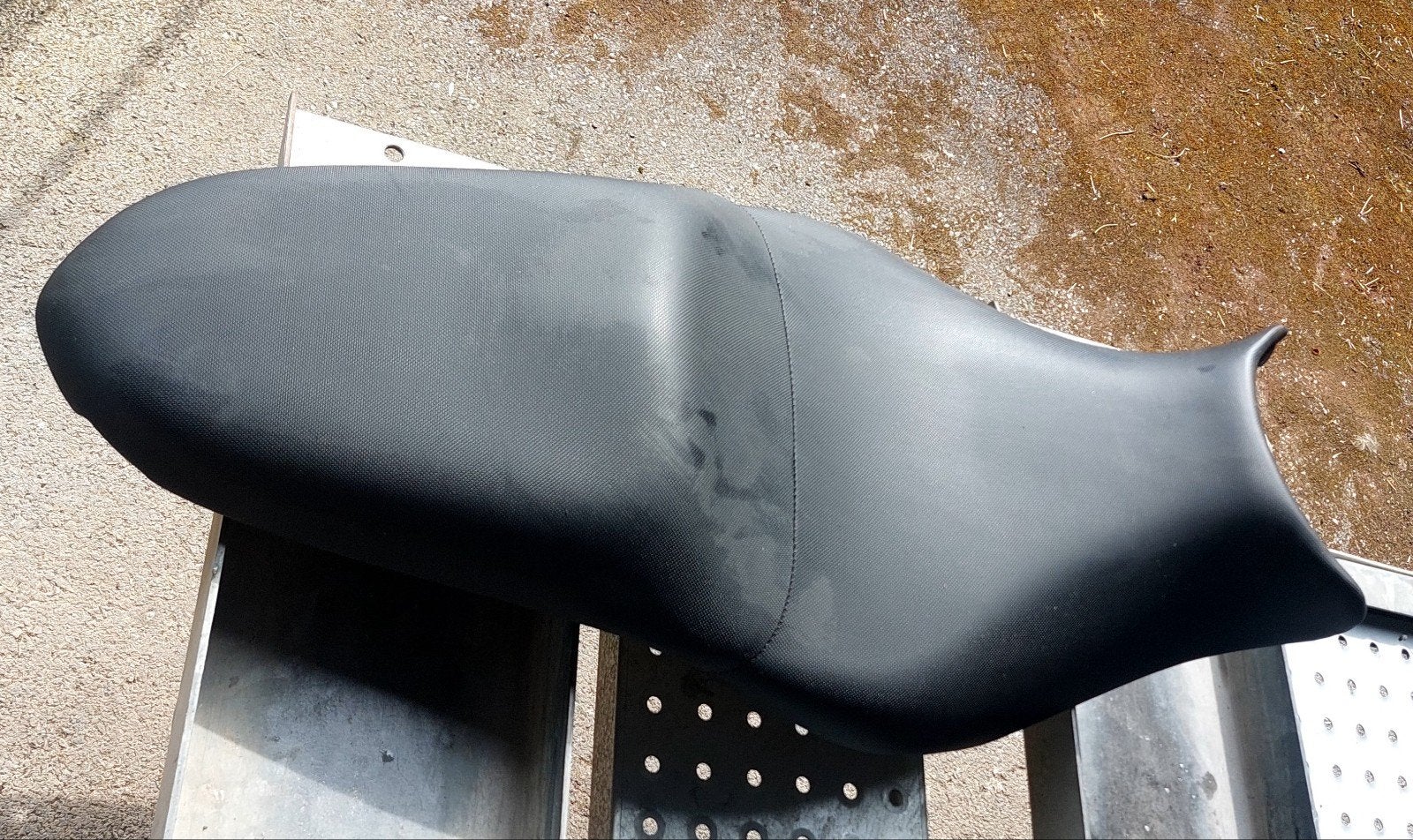 Selle pour KAWASAKI VERSYS 650 
de 2007 à 2009 en bon état,