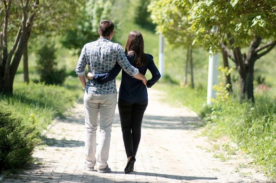 Homme de 36 ans cherche femme plus âgée, Contacts & Messages