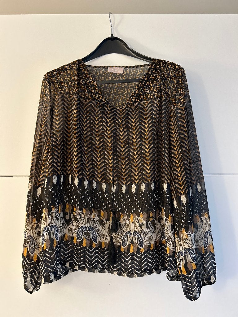 Cassis zwarte blouse met print, Kleding | Dames, Maat 42/44 (L), Ophalen of Verzenden, Zo goed als nieuw, Meerkleurig