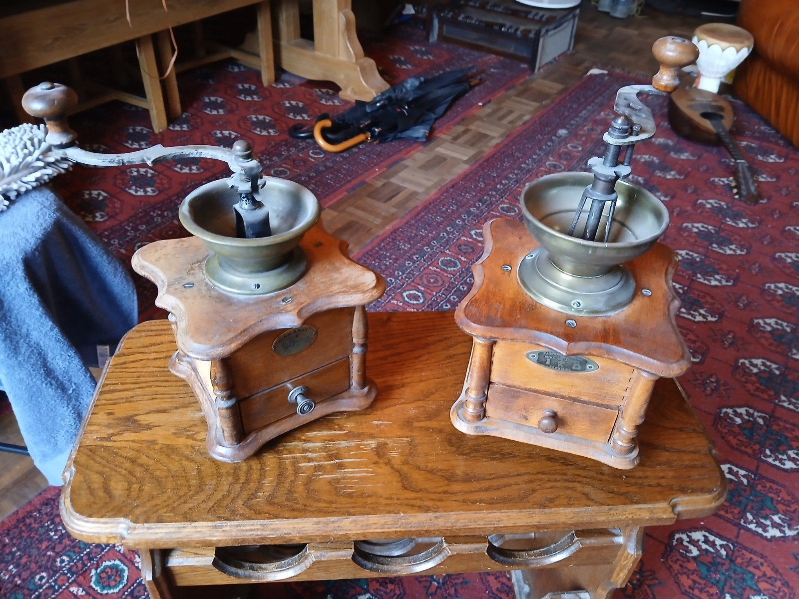 Lot de 2 magnifiques moulins à café anciens belges en bois e, Collections, Enlèvement ou Envoi, Décoration