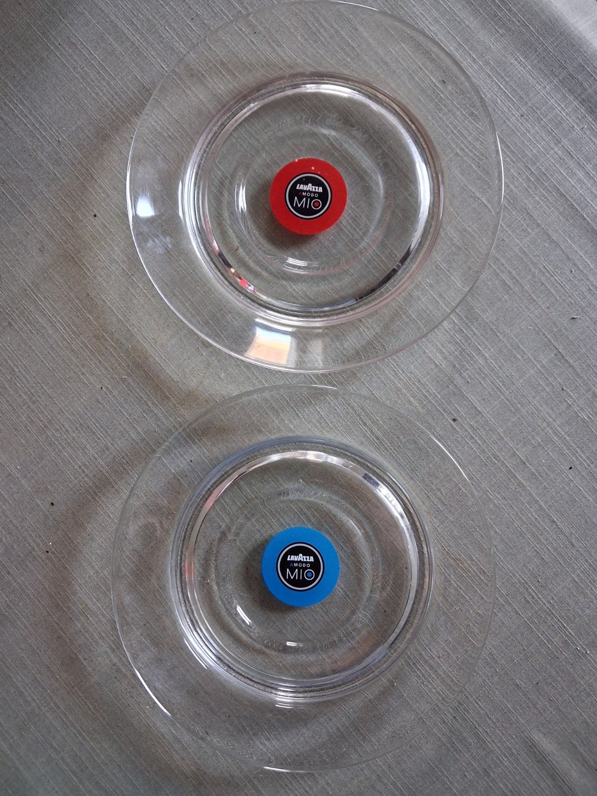NEUF 2 soucoupes/assiettes LAVAZZA MIO - 14 cm de  diamètre, Overige merken, Nieuw, Ophalen of Verzenden, Glas