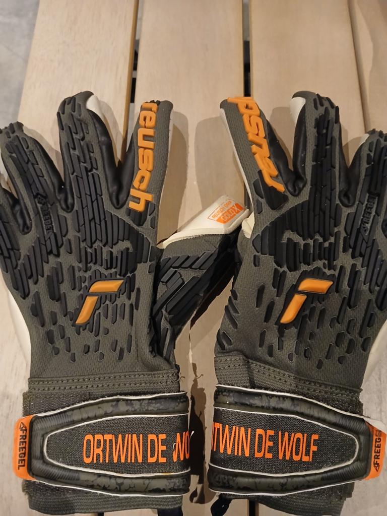 Ortwin De Wolf matchworn keepershandschoenen, Motoren, Ophalen of Verzenden