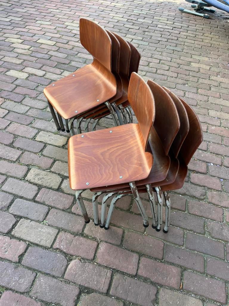 Oude klaslokaal stoeltjes, Huis en Inrichting, Ophalen, Zo goed als nieuw