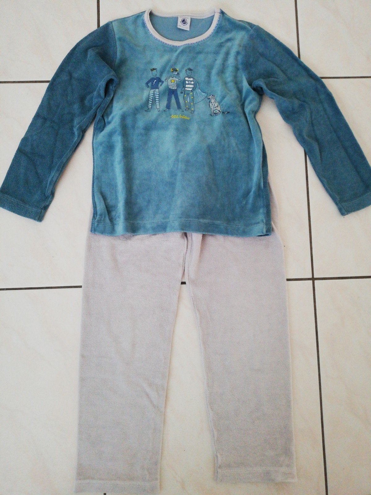 Pyjama Petit Bateau taille 128 8 ans en éponge, Enfants & Bébés, Garçon ou Fille, Enlèvement ou Envoi, Petit Bateau, Vêtements de nuit ou Sous-vêtements