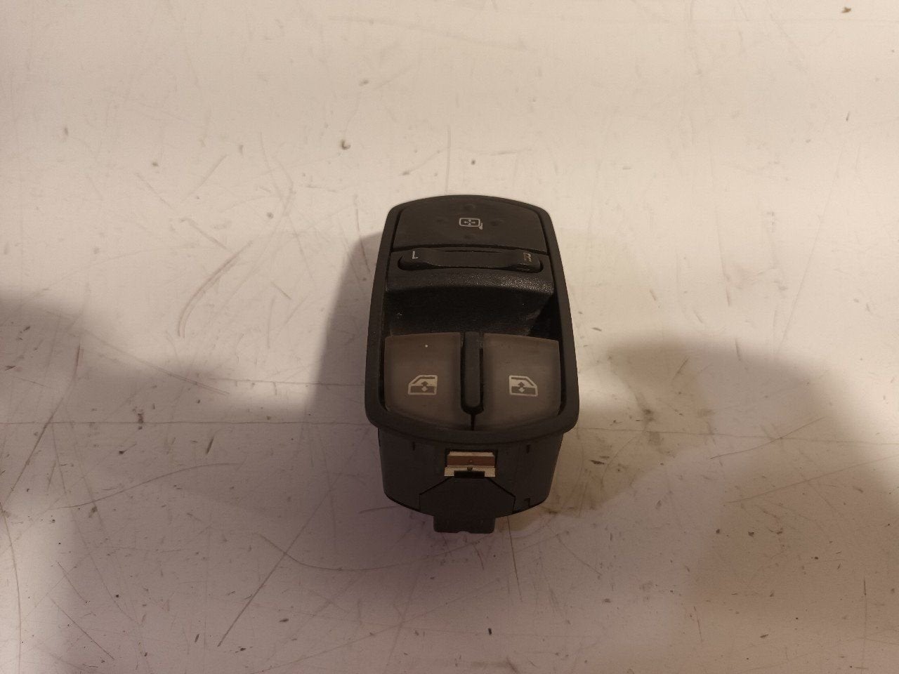 Bedieningspaneel elektrische ramen Opel Corsa, Onderdelen@venauto.nl, Van der Ven Autorecycling B.V., Ettenseweg 76, 4706 PB Roosendaal, The Netherlands
