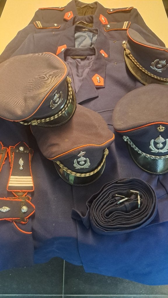 BELGIQUE - ABL - LOT GENDARMERIE, Collections, Enlèvement ou Envoi, Gendarmerie, Vêtements ou Chaussures