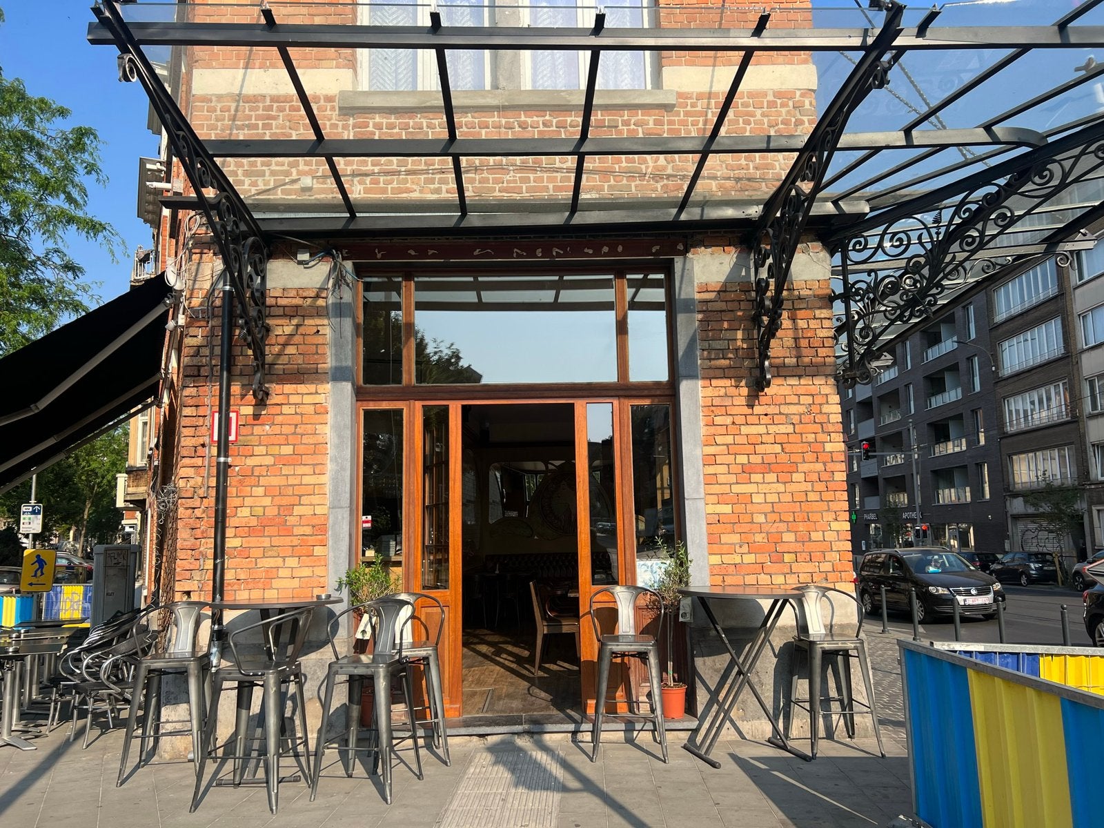 Cherche serveuse serieuse cafe à Schaerbeek, Offres d'emploi