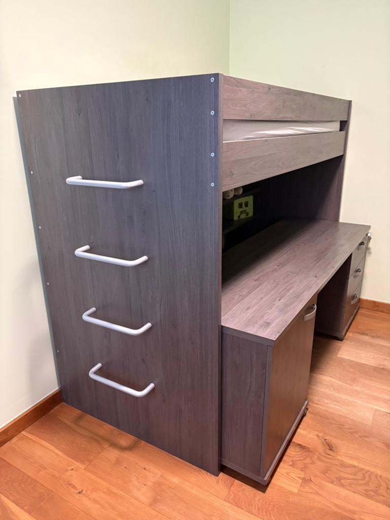 Hoogslaper (bed) met groot uitrolbaar bureau, Kinderen en Baby's, Kinderkamer | Stapelbedden en Hoogslapers, Ophalen, Zo goed als nieuw