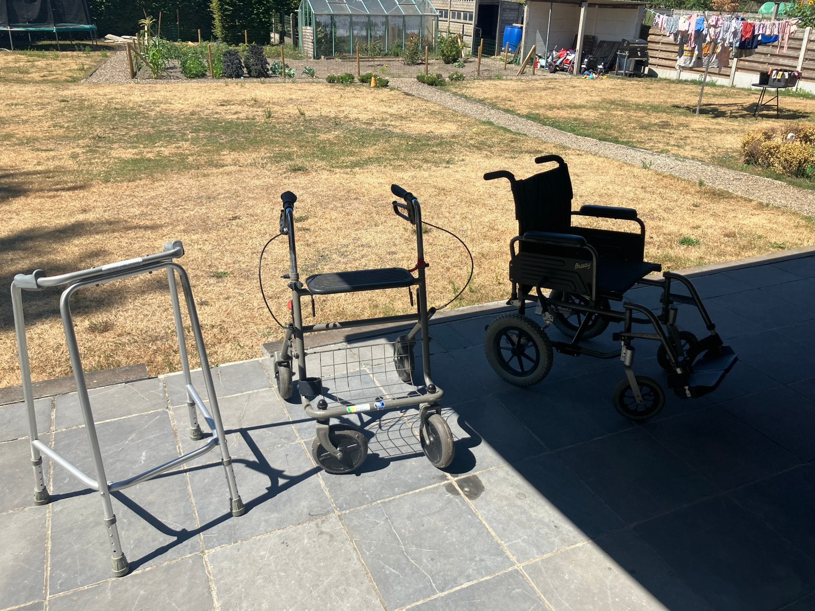 Rolstoel, rollator en looprek, Diversen, Rolstoelen, Ophalen, Zo goed als nieuw