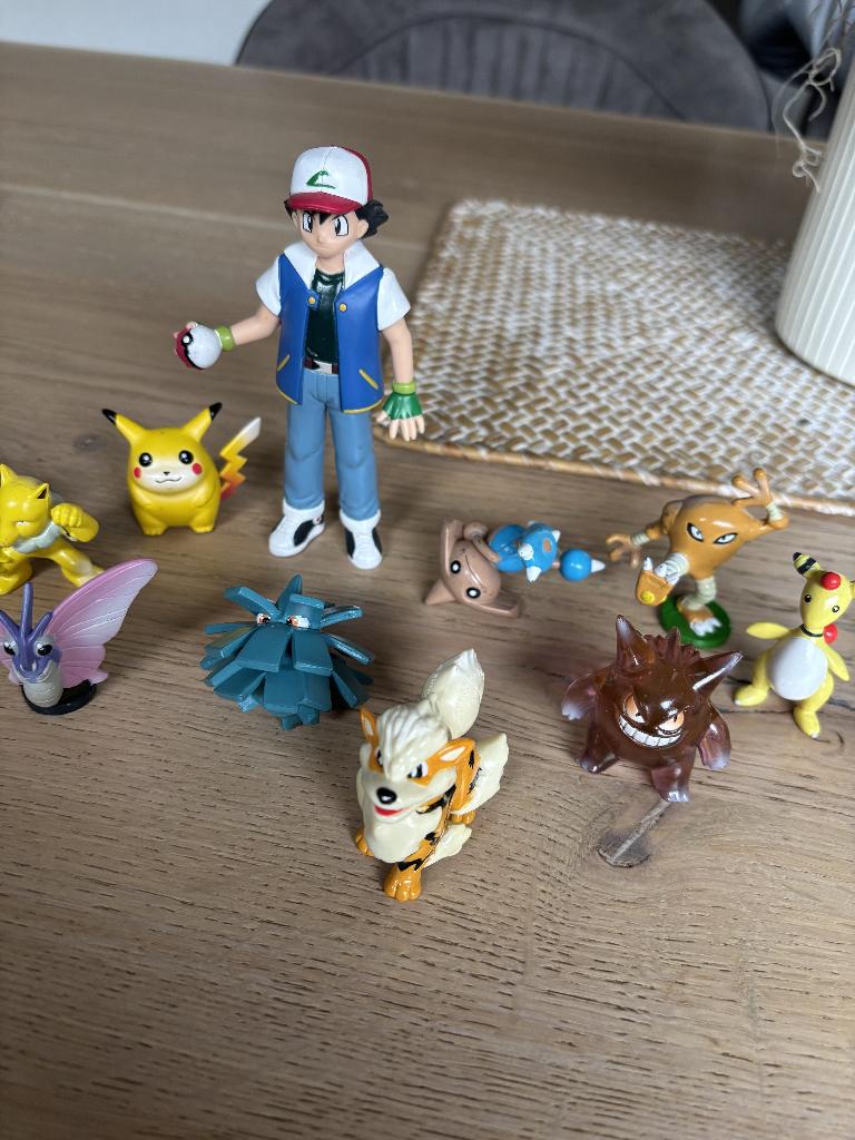 pokemon Tomy figuren (popjes), Enlèvement