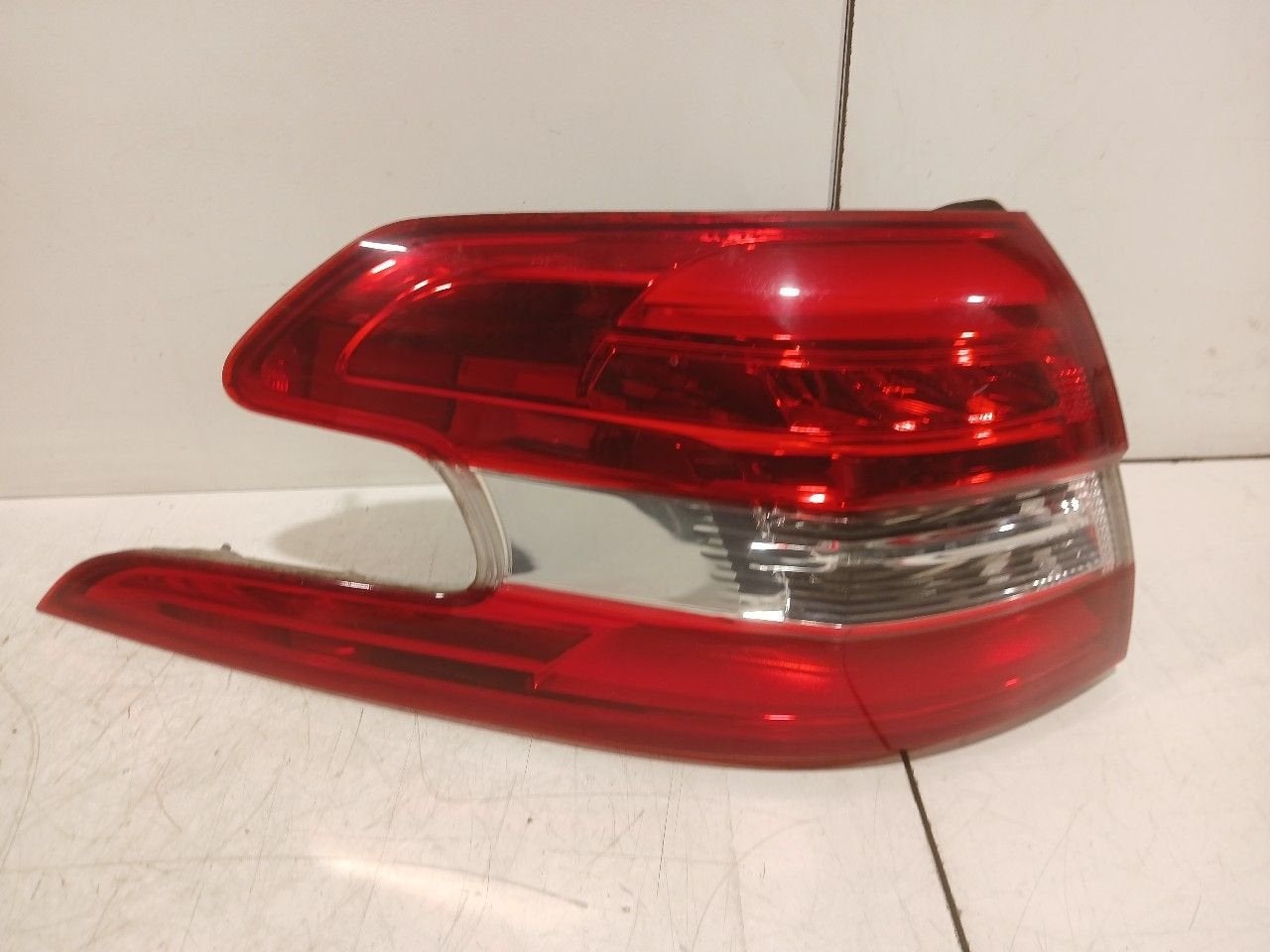 Achterlicht links buiten Peugeot 308, Onderdelen@venauto.nl, Van der Ven Autorecycling B.V., Ettenseweg 76, 4706 PB Roosendaal, The Netherlands