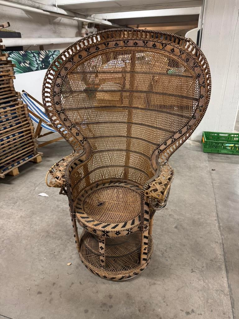 Emmanuelle/ Peacock chair, Ophalen