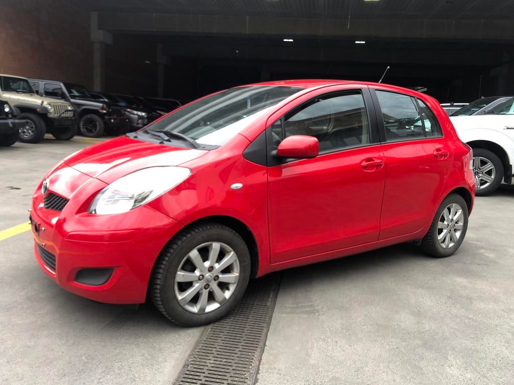 Toyota yaris 1,4 diesel 2010 euro 4, Autos, Rouge, Entreprise, Carnet d'entretien, 5 portes