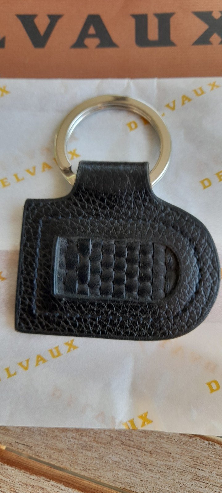 NIEUW - Delvaux sleutelhanger van gevlochten leer, Elektronische apparatuur, Grillplaten, Ophalen of Verzenden
