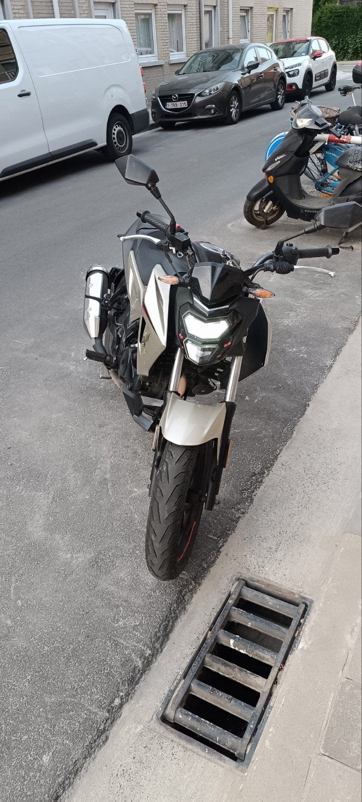 prachtige 125cc moter sym te koop ., Fietsen en Brommers, Scooters | SYM, Ophalen, Overige modellen, 125 cc, Zo goed als nieuw