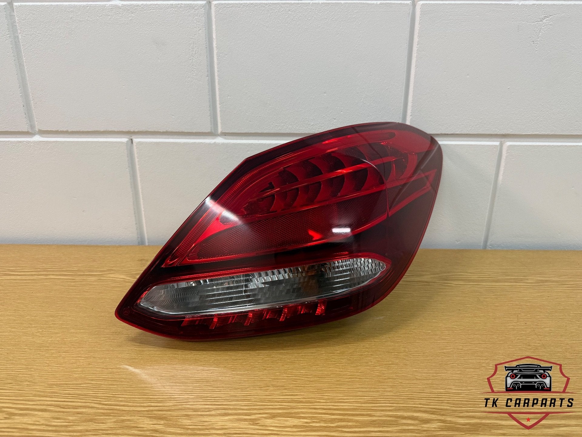 Feu arri re droit Mercedes Classe C W205 A2058200264, Mercedes-Benz AG, Mercedes-Benz, Utilisé, Mercedesstrasse 120
70372  Stuttgart, DE