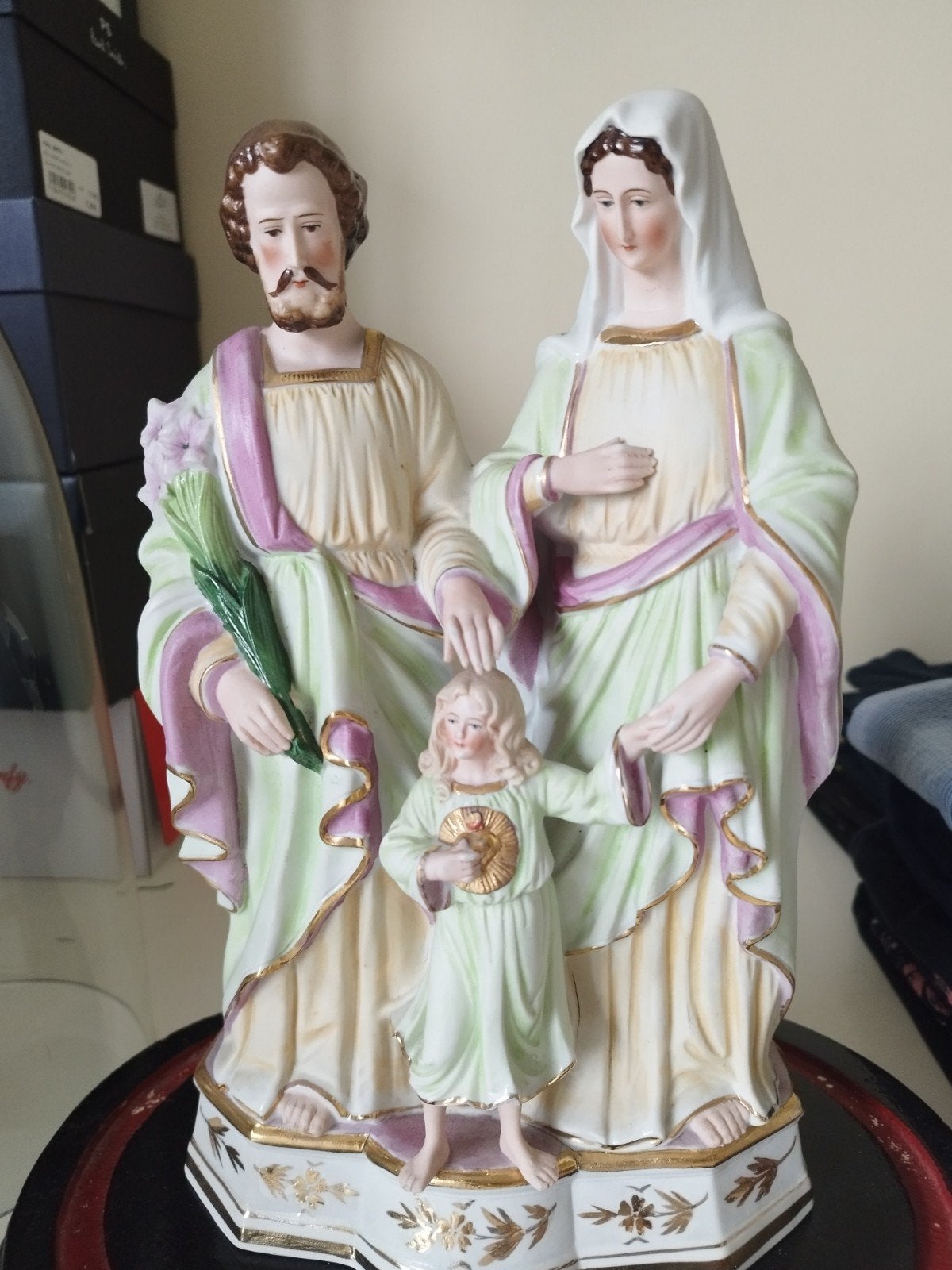 religieus beeld onder stolp, Ophalen