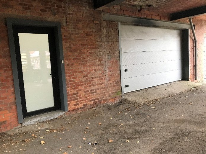 Magazijn 180m2 met bureau ruimte, kkn, bdk 800€/pmd, Immo, 180 m², ONZE LIEVE VROUWE WAVER, Overige soorten, Direct bij eigenaar