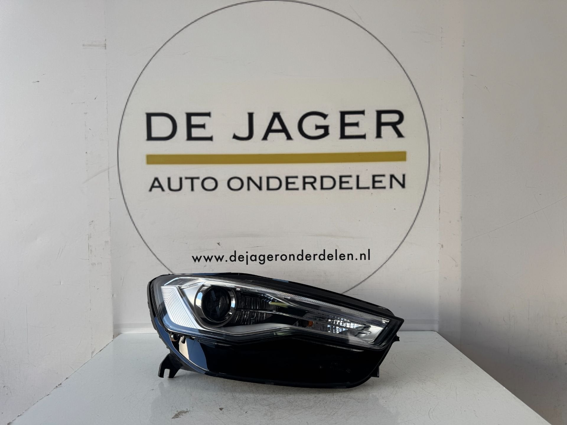 Phare avant droit LED x non pour Audi A6 C7 4G (r f. 4G09410, AUDI AG, Auto-Union-Strasse 1
85045  Ingolstadt, DE, Audi, Utilisé