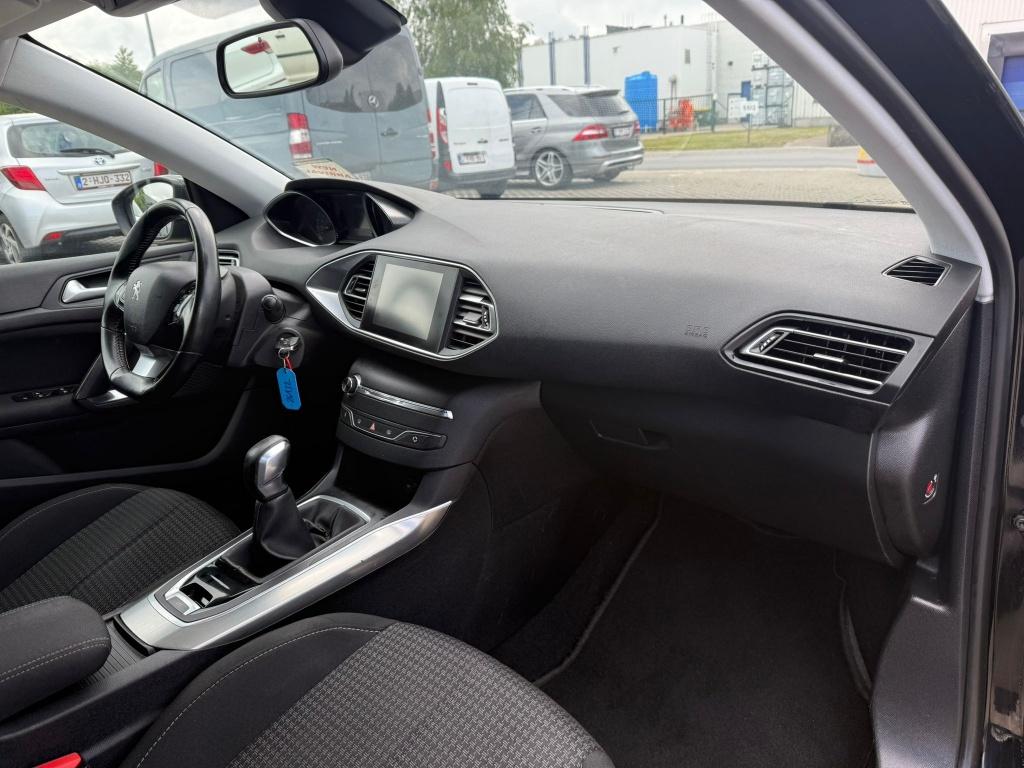 Peugeot 308 (Stock ID 26132) — 17
