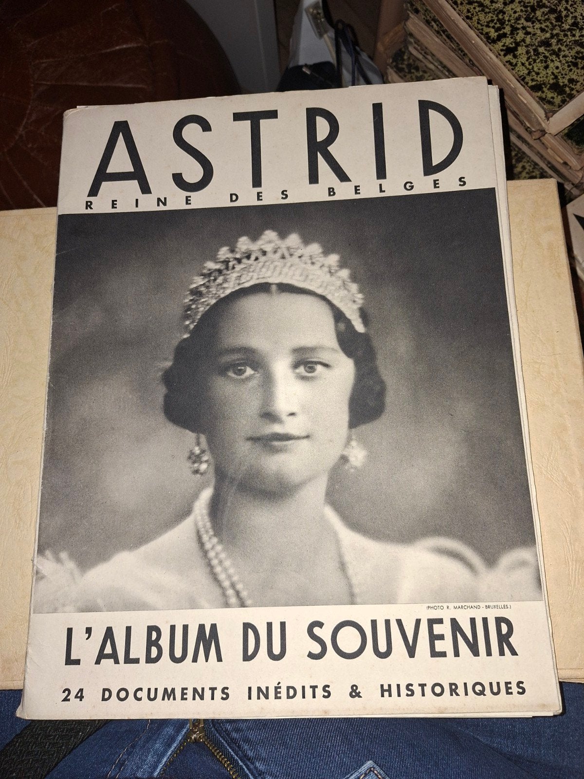 "Astrid - Reine des Belges: L'Album du Souvenir, Ophalen, Zo goed als nieuw