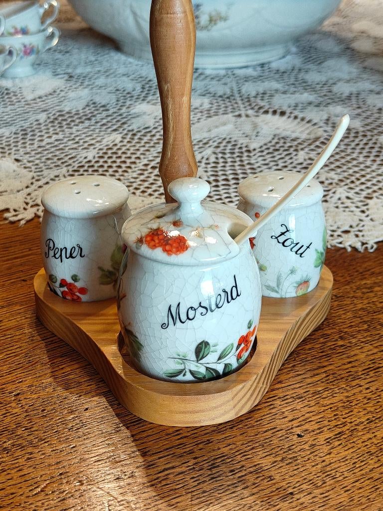 Pot à sel, poivre et moutarde vintage sur socle en bois., Enlèvement ou Envoi