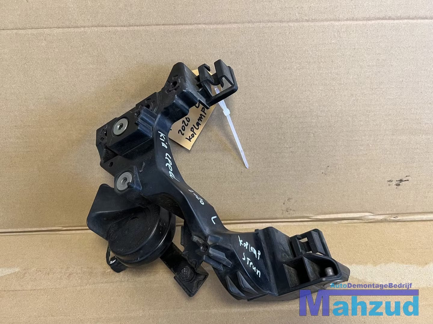 KIA CEE'D CEED JDB5 Links koplamp rand toeter 2012-2018, Auto-onderdelen, Heolleung-ro 12
06797  Seoul, Info@kia.com, Kia Corporation