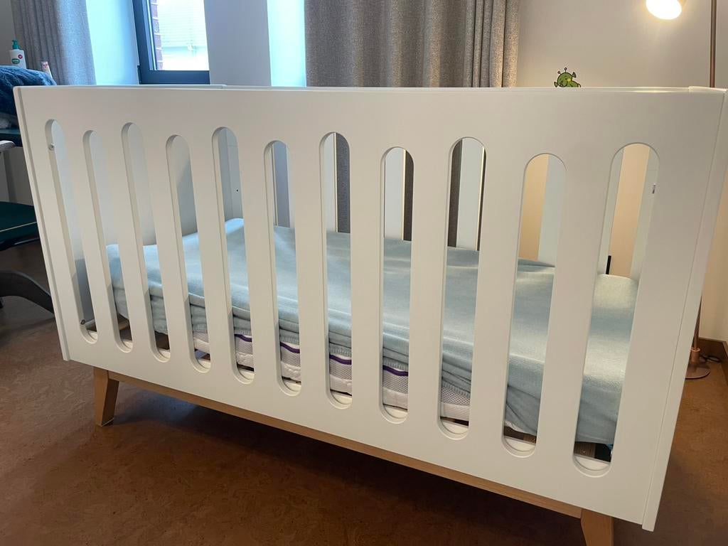 Lit bébé Quax, Enfants & Bébés, Enlèvement, Comme neuf, Matelas