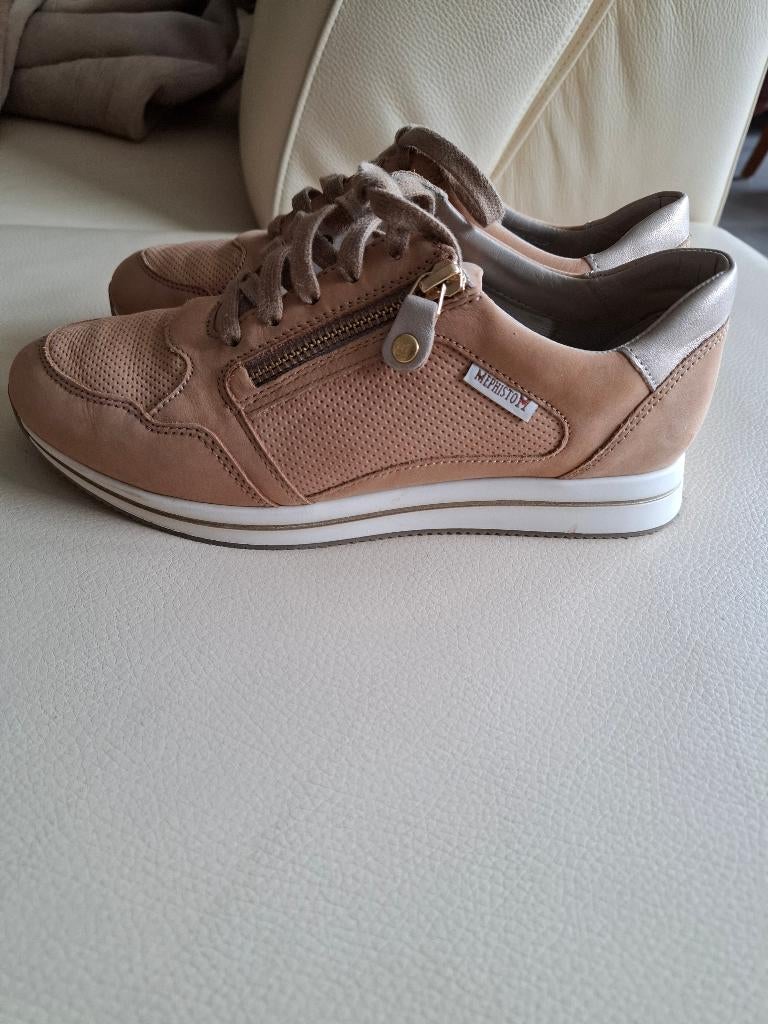 Mephisto sneakers maat 37.5 zandkleur., Kleding | Dames, Schoenen, Mephisto, Beige, Ophalen of Verzenden, Zo goed als nieuw