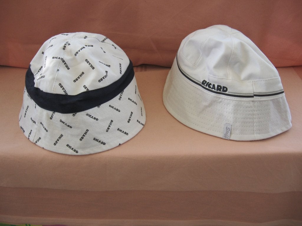Bonnet d'été blanc et bleu Ricard, Collections, Enlèvement ou Envoi, Comme neuf, Ustensile