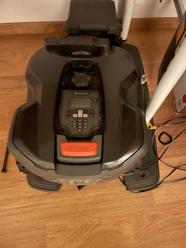 Grasrobot husqvarna model 305, Enlèvement, Utilisé