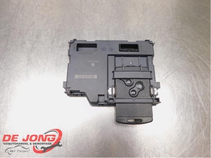Serrure de contact + clé d'un Renault Captur, Renault, -, 3 mois de garantie, Utilisé