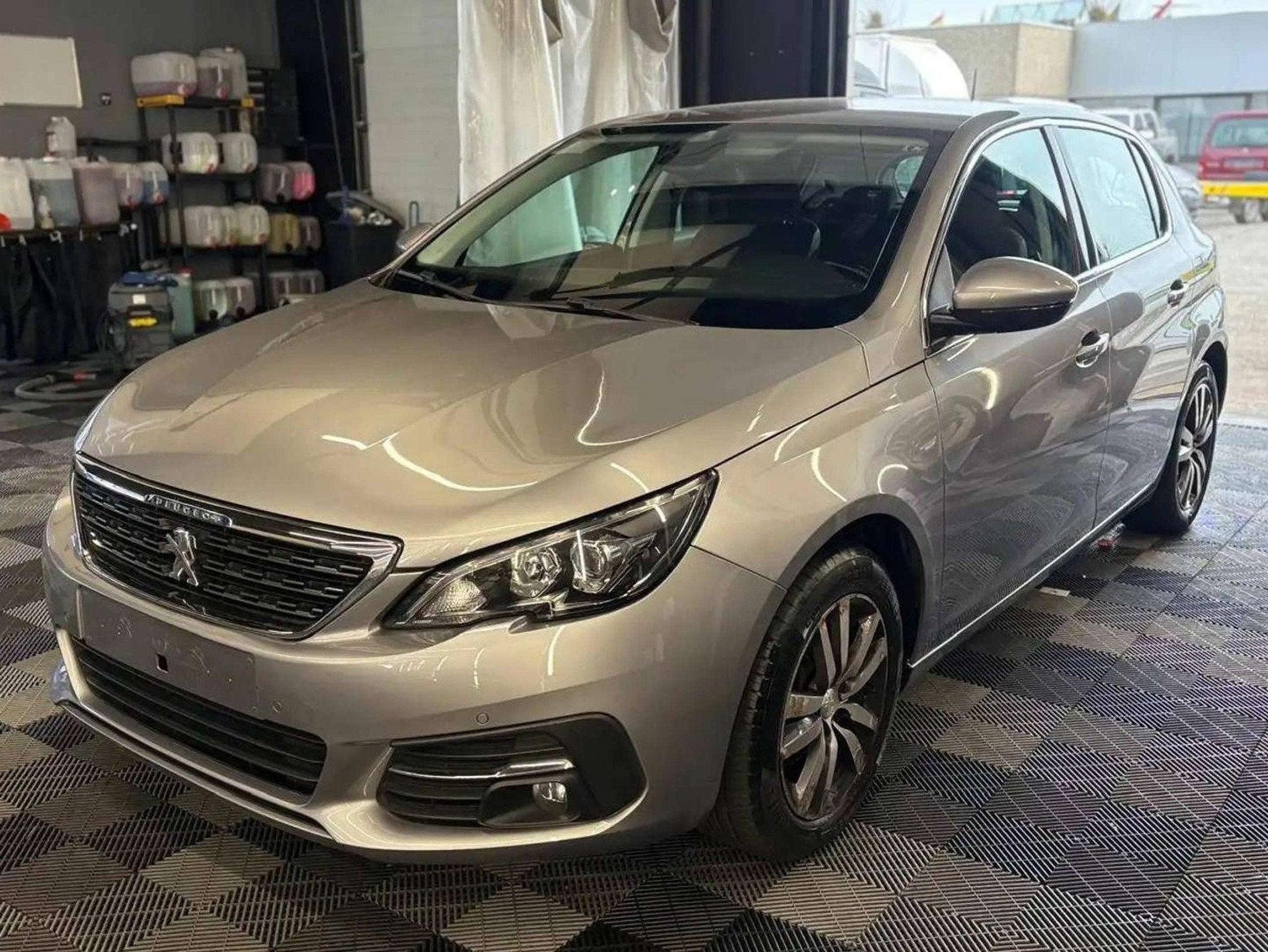Peugeot 308 1.2i benz /2018/AUTOMATIQUE 140.000KM Euro 6, Autos, Argent ou Gris, Achat, Euro 6, Entreprise