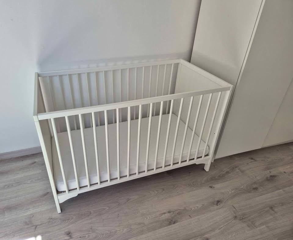 Baby cot with Mattress, Enlèvement, Comme neuf