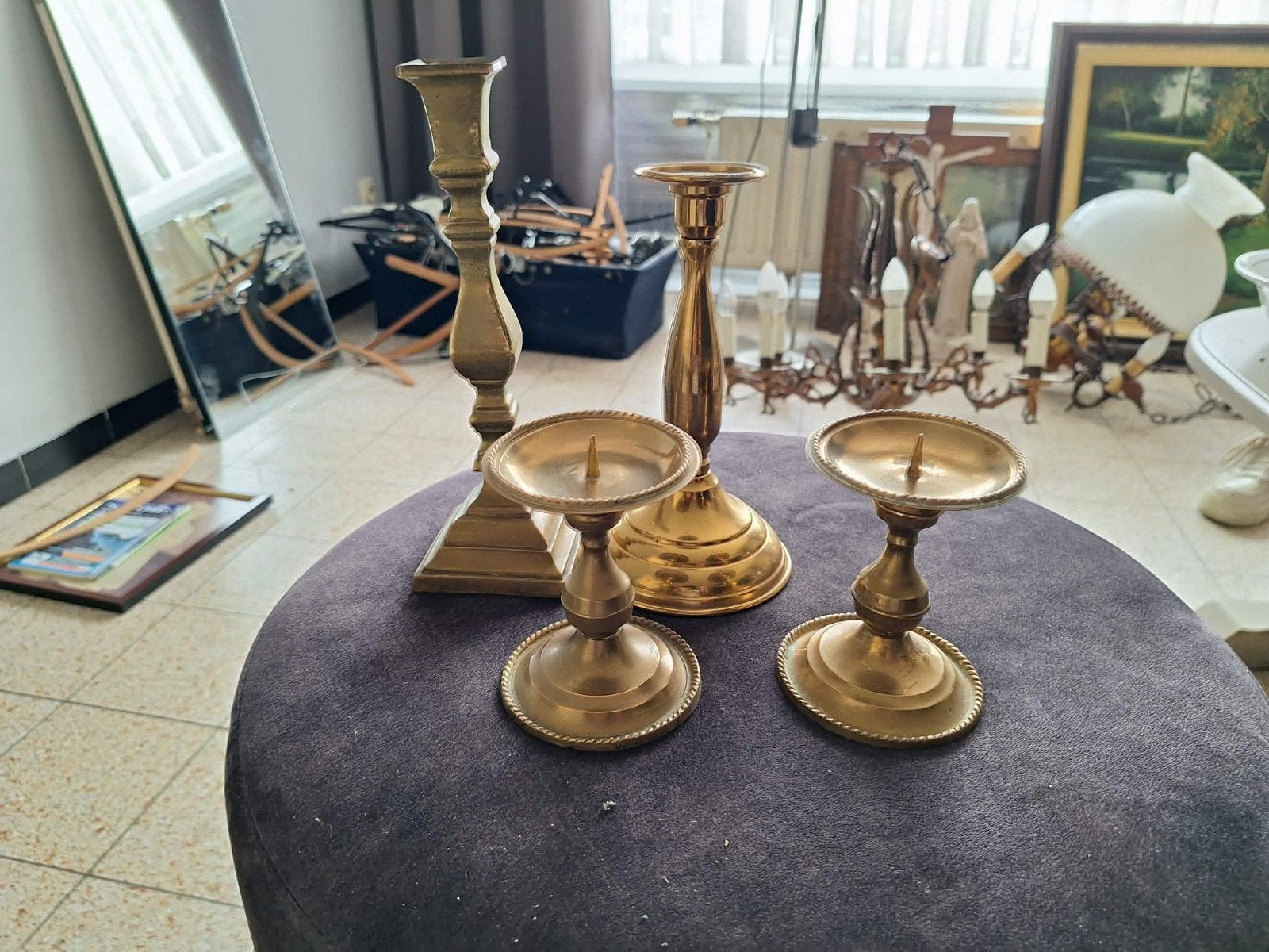 4 verschillende kandelaars, Ophalen