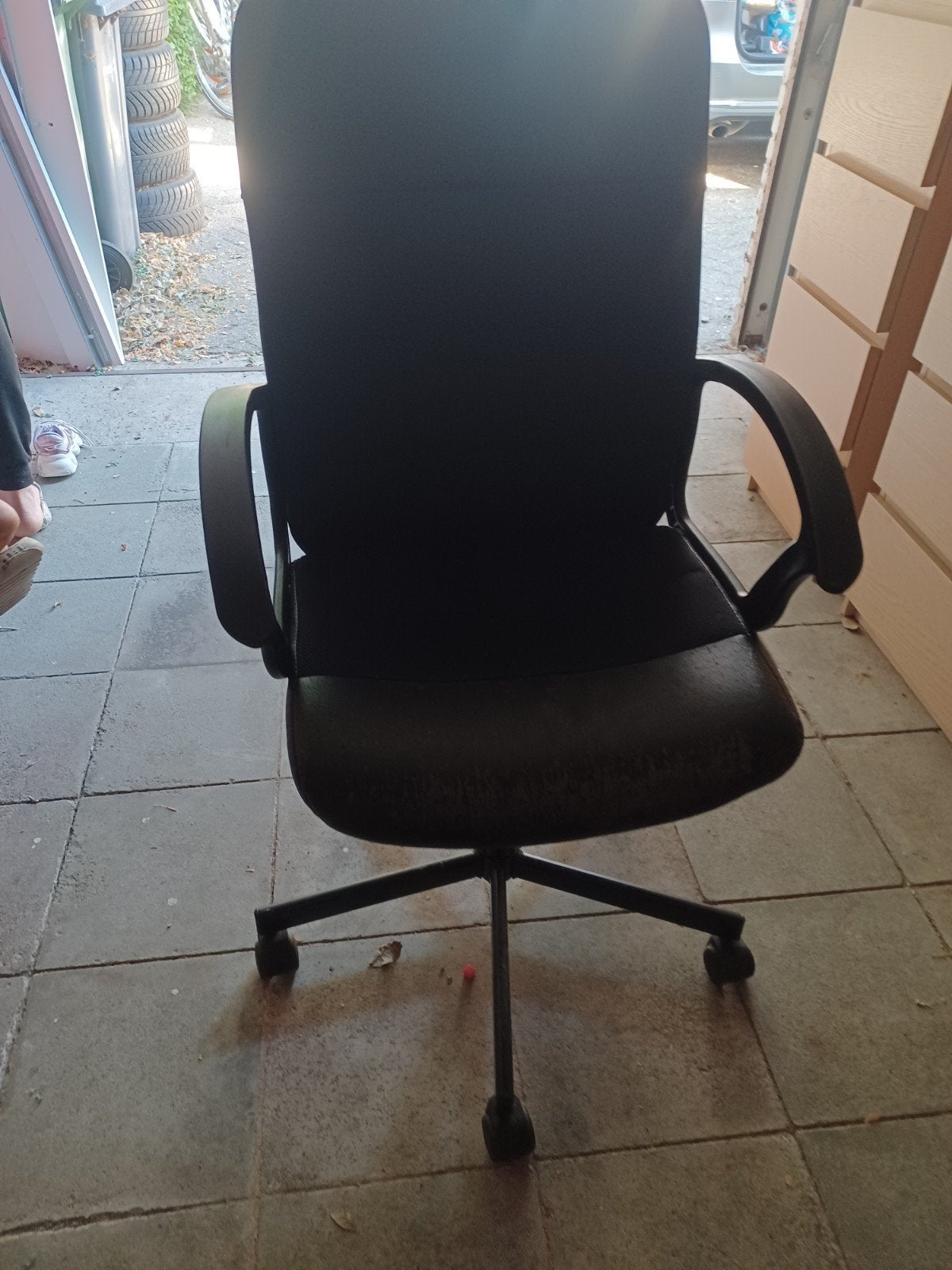 buro stoel zeer goed  enkel wat schade op de stoel, Ophalen, Zo goed als nieuw, Bureaustoel