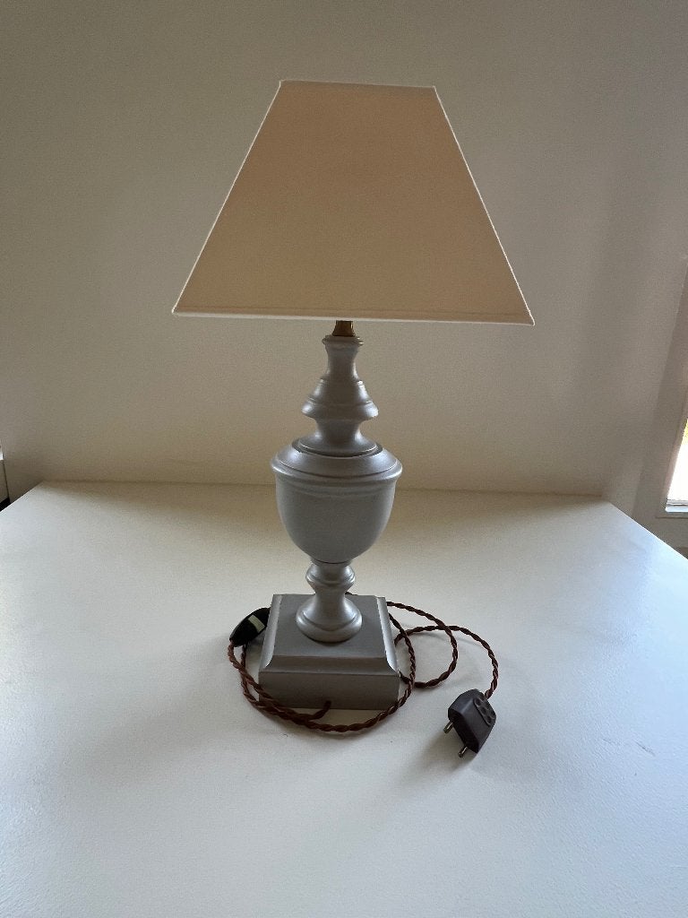 Mooi kleine tafellamp Flamant stijl, Huis en Inrichting, 45 cm, Ophalen of Verzenden, Zo goed als nieuw, Grijs