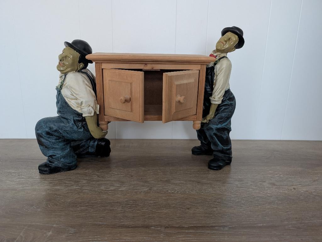 Laurel & Hardy met kast, Ophalen, Nieuw, Mens