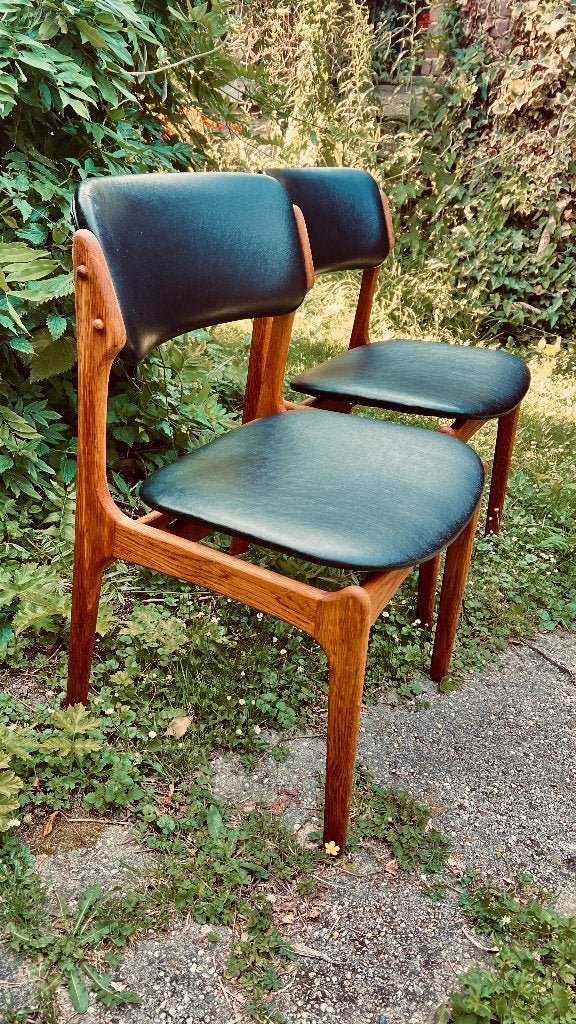 Set van 2 Erik Buch stoelen - model 49 - TEAK vintage, Huis en Inrichting, Zwart, Ophalen of Verzenden, Zo goed als nieuw, Hout