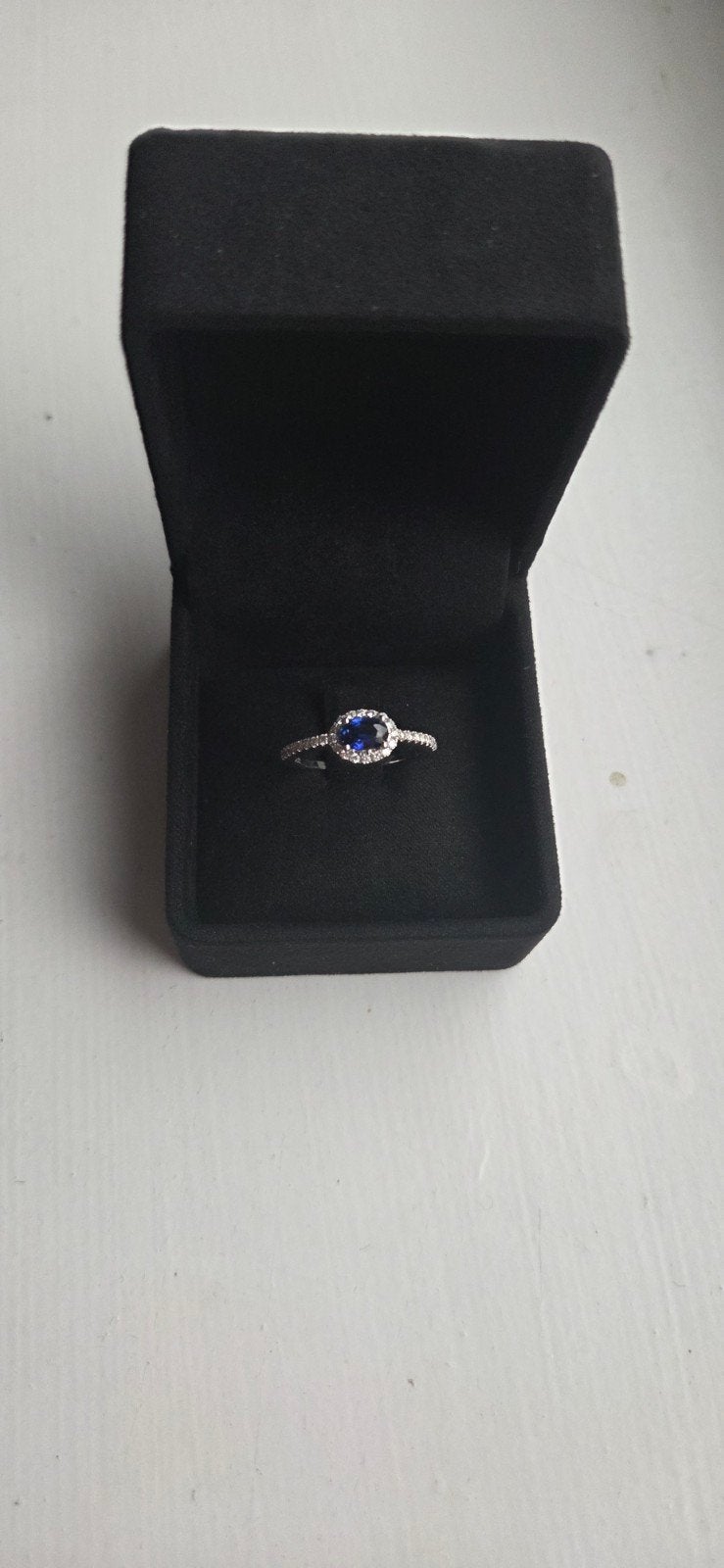 Ring 18kt white gold with natural sapphire & diamonds, Ophalen