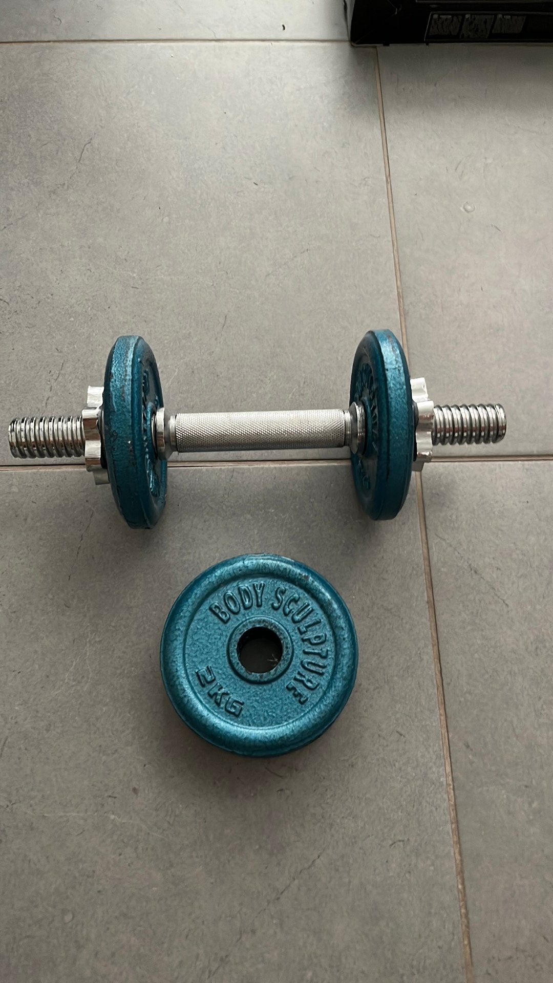 Halter met 4 x 2kg gewichten, Ophalen, Zo goed als nieuw
