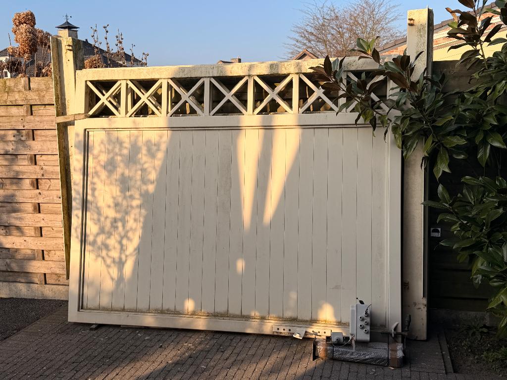 Elektronische poort 2.47m breed, Tuin en Terras, Ophalen, Gebruikt, IJzer, Tuinhek