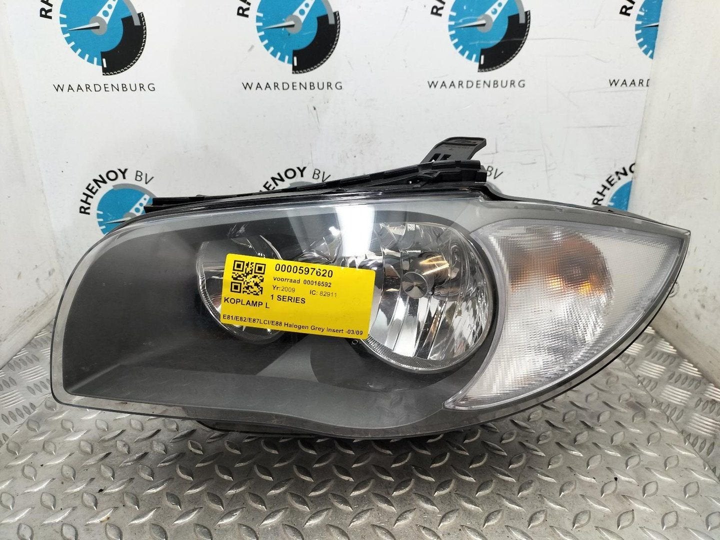 BMW 1 SERIES E87 LCI 116i Executive  KOPLAMP L 2009, Enlèvement ou Envoi, Utilisé, Stiba membre