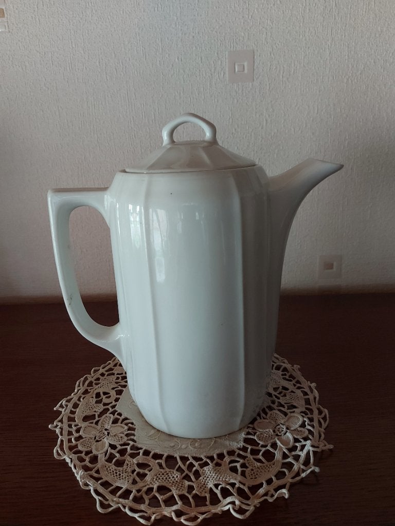 Wit porseleinen koffiepot, Ophalen
