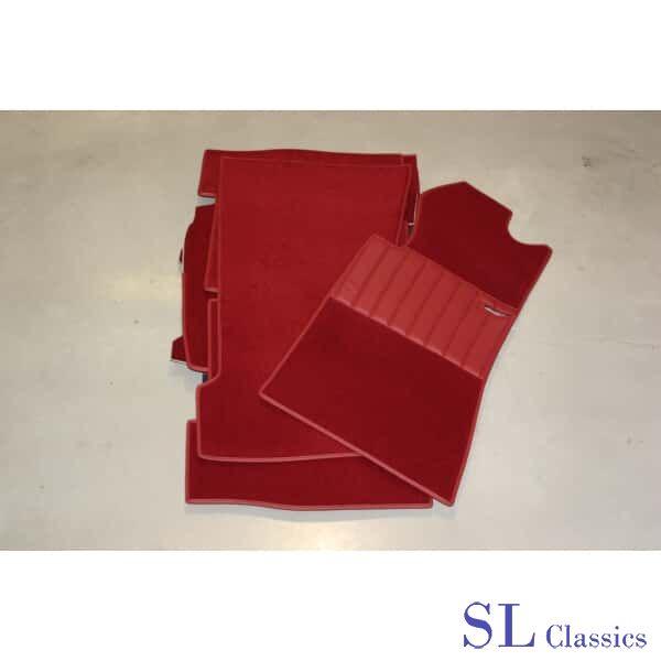 Tapijt set 18-delig Rood Mercedes-Benz SL, W107 - R107, Auto-onderdelen, Interieur en Bekleding, -, Nieuw, Ophalen of Verzenden