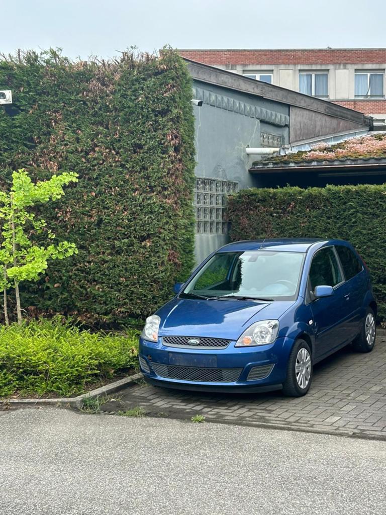 Ford Fiesta Automaat | 105.000 km | Gekeurd, Auto's, Automaat, Zwart, Blauw, Particulier